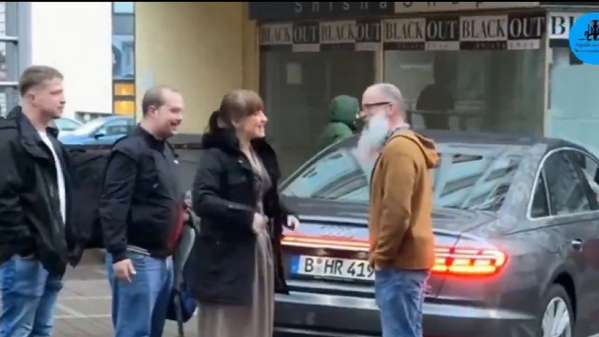 زعيمة يسارية ألمانية تثير الجدل بقيادتها سيارة ملوثة للبيئة .. فيديو