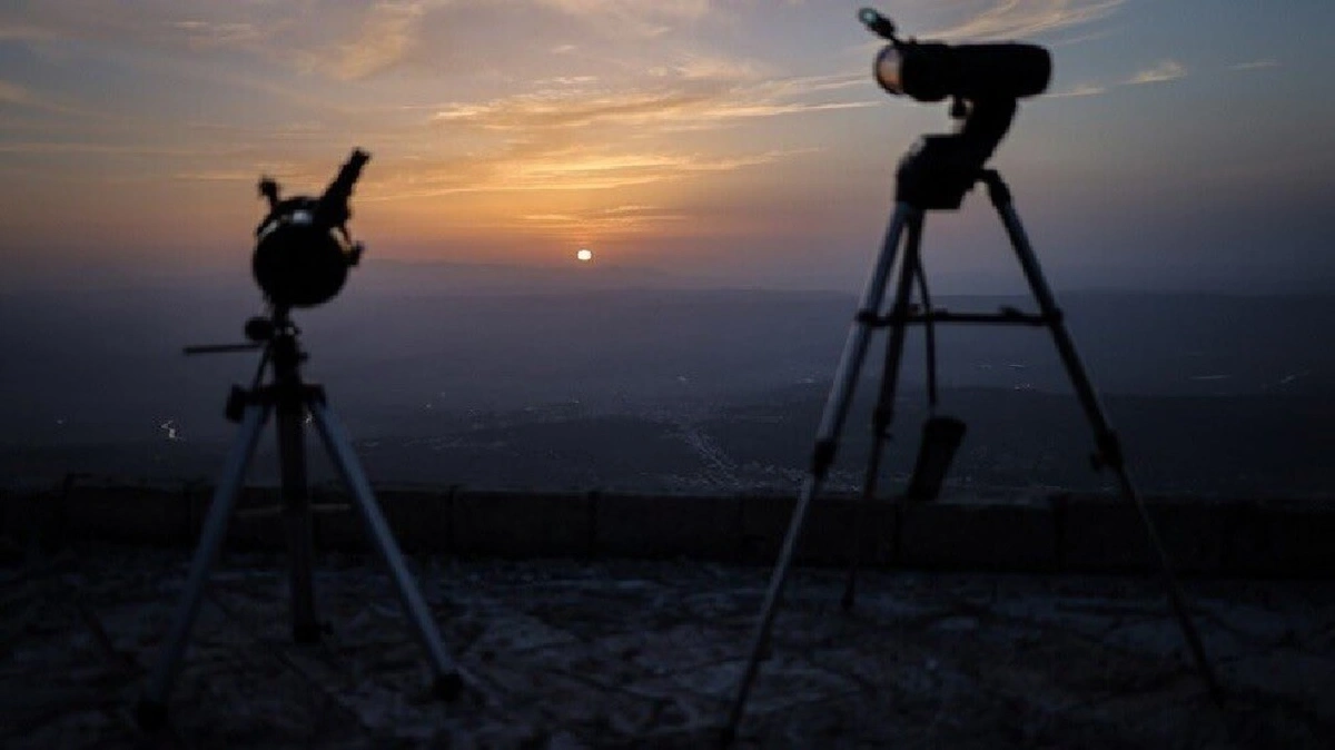 العصيمي: صعوبة رؤية هلال رمضان بسبب قصر مدة بقاء القمر