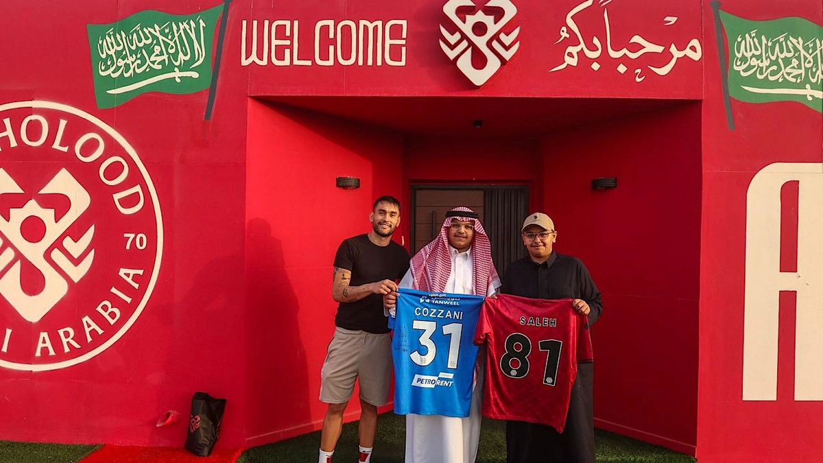 نادي الخلود يستضيف حامل الكرات واعتذار رسمي من حارس المرمى .. صور